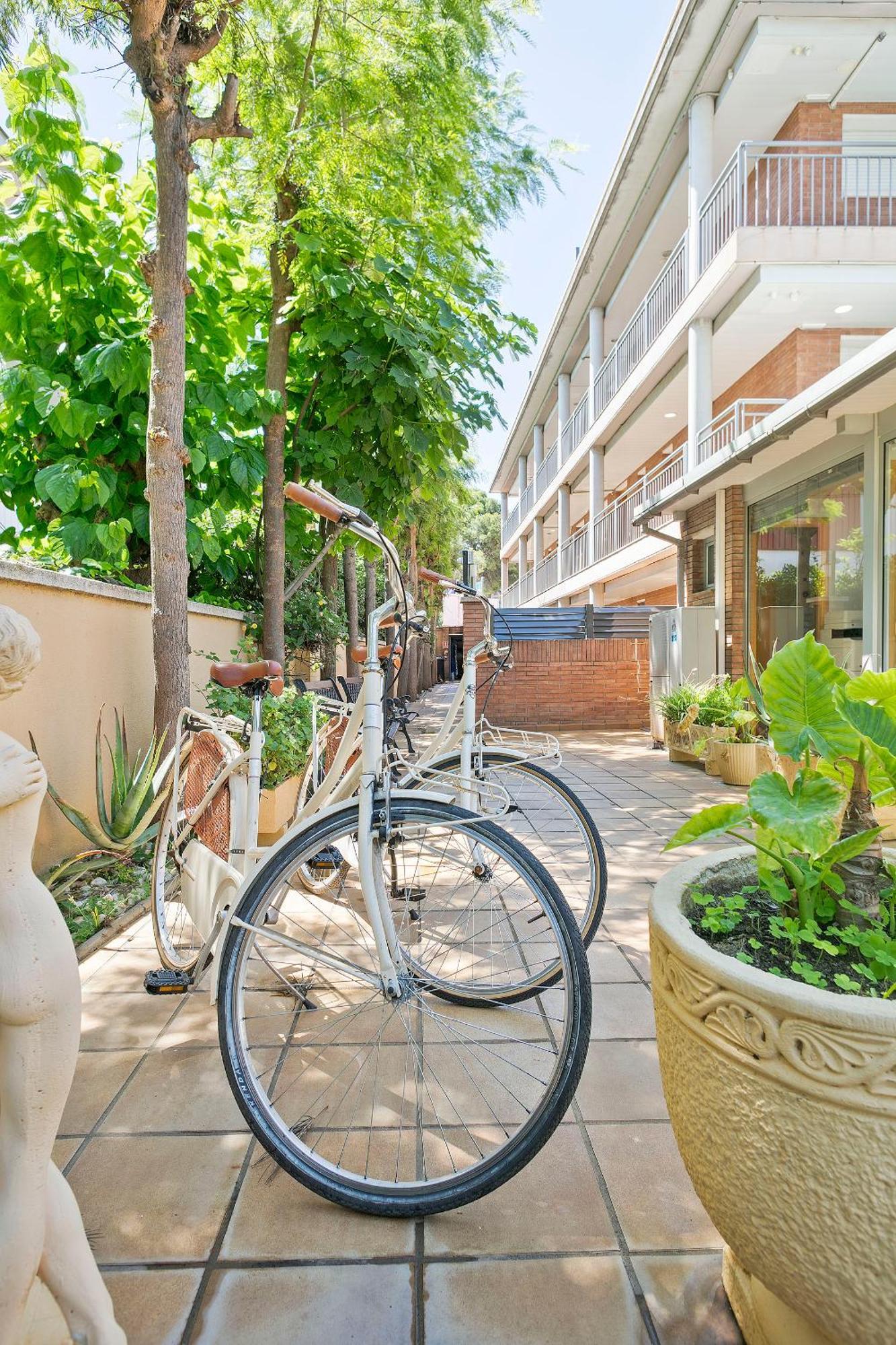 Apartamentos Velor Castelldefels Buitenkant foto
